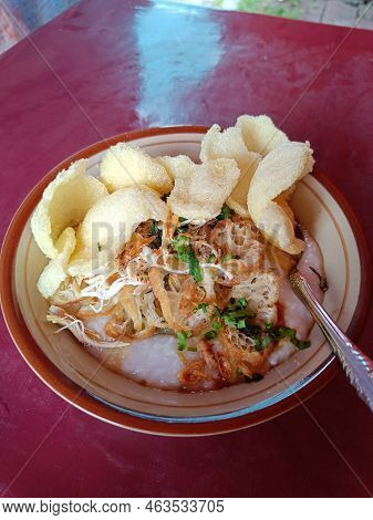 Indonesian Chicken Rice Porridge Served With Shredded Chicken And Crackers. Bubur Ayam Indonesia.