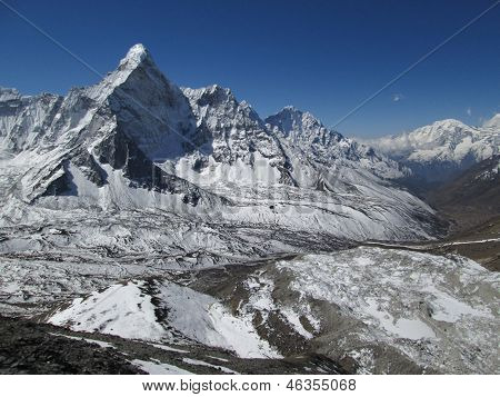 Ama Dablam og slutningen af gletscheren Nuptse