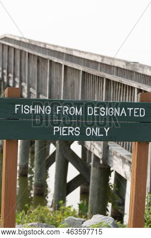 Poverty Point Reservoir State Park, Delhi, Louisiana/united States - September 11 2021: Green Sign A
