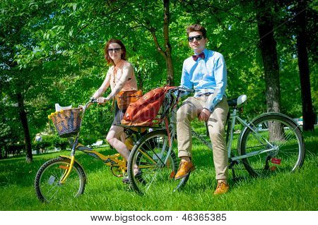 Mosca - 19 maggio: Posa di ciclisti durante il giorno l'azione di moto uniforme su 19 maggio 2013 a Mosca. 