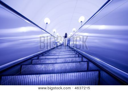 Spostare le scale mobili nella stazione della metropolitana