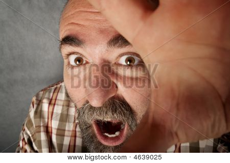 Closeup člověka v jeho 40S křik