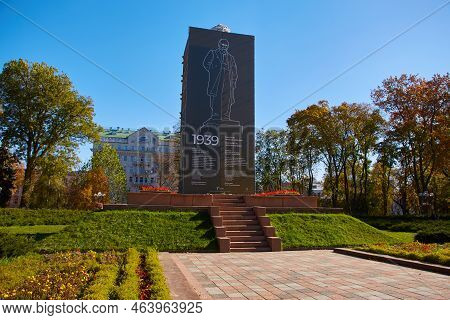 Kyiv, Ukraine - October 16, 2022: Monument To Taras Shevchenko Protected From The Bombing In Shevche