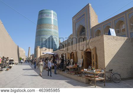 Khiva, Uzbekistan - September 07, 2022: Sunny Day At The Ancient Minaret Of Kalta-minor. The Inner C