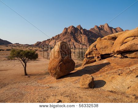 Pondoks Massive In Spitzkoppe Area