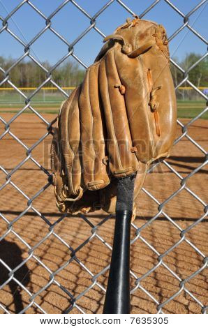 棒球棍和手套