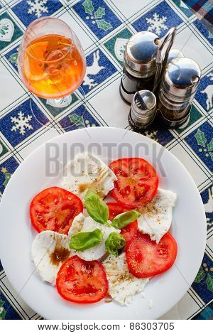 An appetiser with cheese and tomatoes