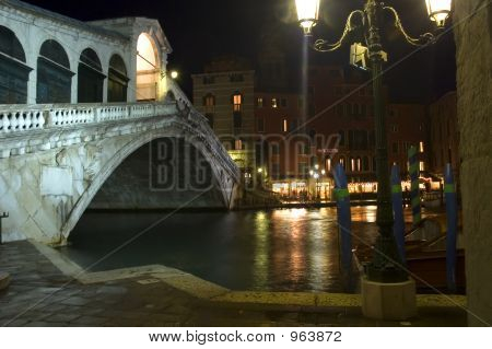 Under Rialto