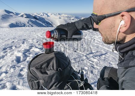 Tourists Will Be Poured Hot Tea From A Thermos Into A Cup.