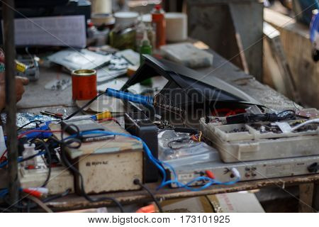 Repair of electronic devices tin soldering parts