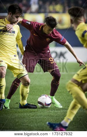 VILLARREAL, SPAIN - FEBRUARY 16: (C) Stephan El Shaarawy during UEFA Europa League match between Villarreal CF and AS Roma at Ceramica Stadium on February 16, 2017 in Villarreal, Spain