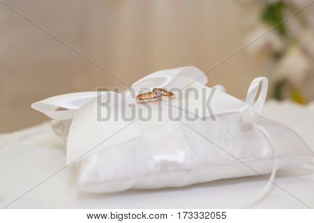 Elegant wedding ring looks beautiful on a white wedding pillow