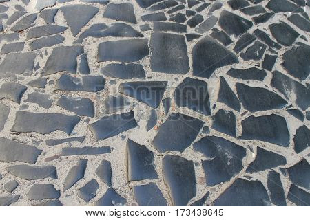 road with cobblestone pavement with gray pattern