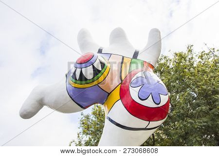 Hanover, Germany - October 27, 2018: Nanas Sculptures In Hanover Germany. Sculptures Were Made By Ni