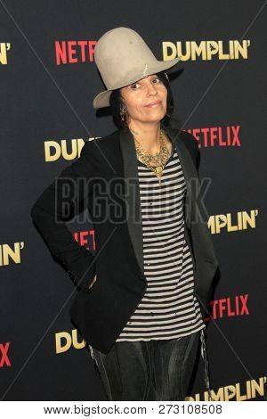 LOS ANGELES - DEC 6:  Linda Perry at the 