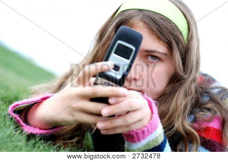 Cellulare e giovane ragazza