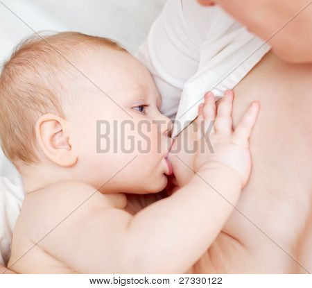 Malé dítě, kojení dívka
