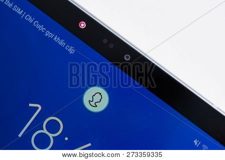 Closeup Review Photos Of Samsung Galaxy Tab 4 In Saigon / Vietnam, 7 December 2018