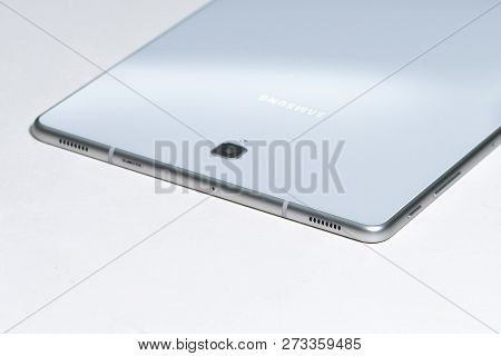 Closeup Review Photos Of Samsung Galaxy Tab 4 In Saigon / Vietnam, 7 December 2018