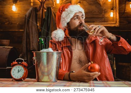 Hipster Santa Claus. Santa Claus Wishes Merry Christmas. Santa Look In Camera. Portrait Of A Brutal 