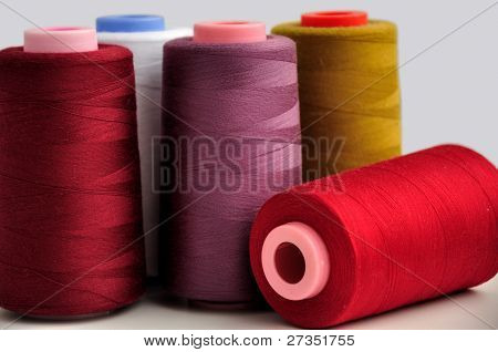 Cinque matasse di gradini colorati