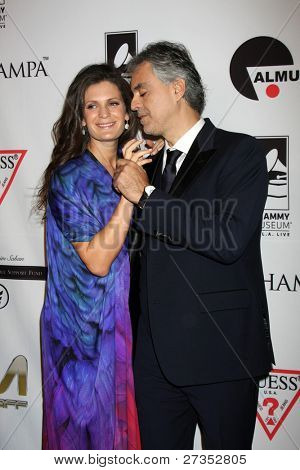LOS ANGELES - 9 de dezembro: Veronica Bocelli, Andrea Bocelli chega ao lançamento de The Andrea Bocelli F