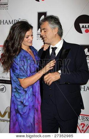 LOS ANGELES - 9 de dezembro: Veronica Bocelli, Andrea Bocelli chega ao lançamento de The Andrea Bocelli F