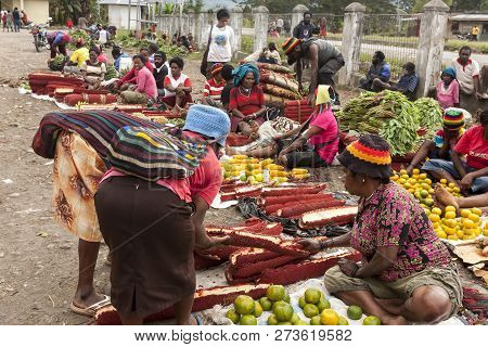 Wamena, Indonesia - January 9, 2010: People Are At The Local Market Of Wamena In Baliem Valley, Papu