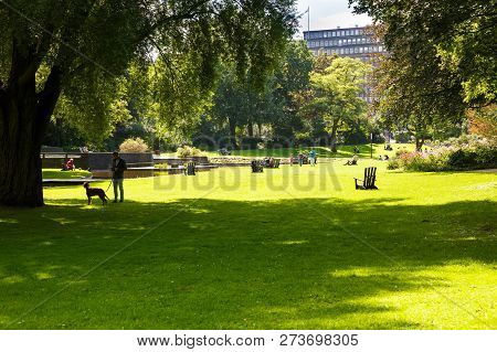 Hamburg, Germany - August 16, 2016 - View Of The Planten Un Blomen Park, The Popular Relaxing And Sp