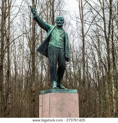 Lenin Monument Near Razliv Lake