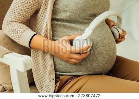 Pregnant Woman Wants Her Future Baby To Listen To The Music