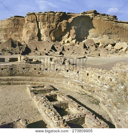 Pueblo Bonito, Chaco Culture N.h.p., New Mexiro, U.s.a.