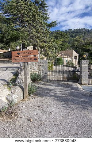 Roadsign Binifaldo And Menut Cefor On A Gravel Road