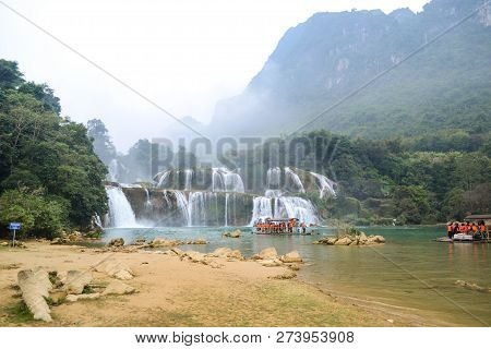 Cao Bang, Vietnam - Nov 30, 2018 : Tourist Visiting Ban Gioc Waterfall Or Detian Falls By Bamboo Boa