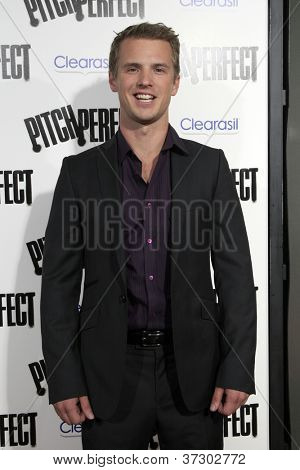 LOS ANGELES - 24 SEP: Freddie Stroma arriveert op de 