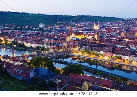 Lisboa à noite, com vista para o Alte Mainbruecke