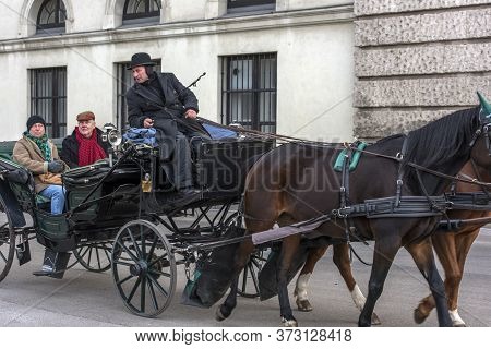 Austria, Vienna 30,12,2017 Traditional Travel On A Trip With Horse Carriage Ride In The Center Of Vi