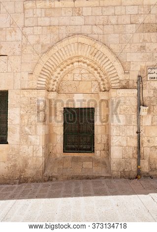 Jerusalem, Israel, June 13, 2020 : Old Buildings On Shaar Shalshelet Street In The Arab Quarter In T