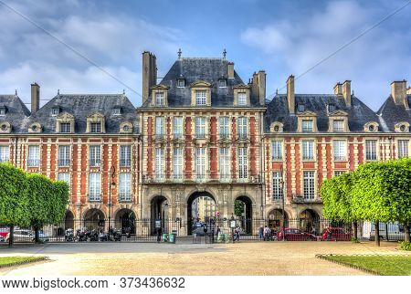 Vosges Square (place Des Vosges), Paris, France