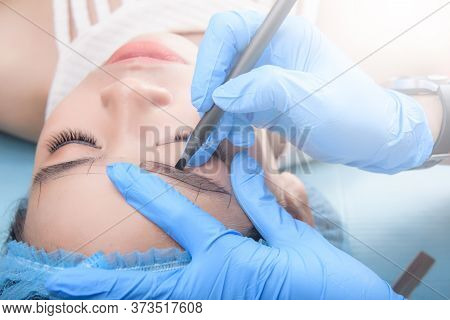 Microblading Eyebrows Workflow. Permanent Makeup For Eyebrows Having Professional Eyebrow Tattoo In 