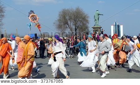 Odessa, Ukraine - 04 01 2019: Smiling Positive Hare Krishnas In Colorful Clothes Joyfully Participat