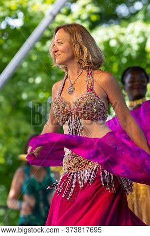 St. Louis, Missouri, Usa - August 24, 2019: Festival Of Nations, Tower Grove Park, Members Of The Ar