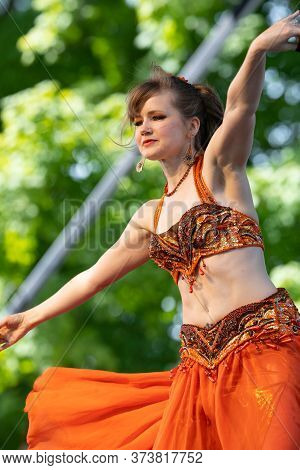 St. Louis, Missouri, Usa - August 24, 2019: Festival Of Nations, Tower Grove Park, Members Of The Ar