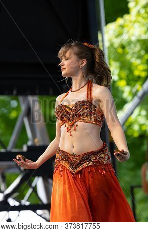 St. Louis, Missouri, Usa - August 24, 2019: Festival Of Nations, Tower Grove Park, Members Of The Ar