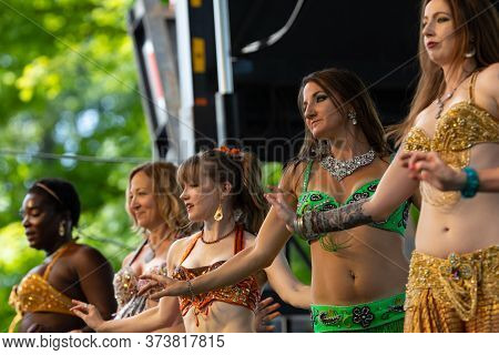 St. Louis, Missouri, Usa - August 24, 2019: Festival Of Nations, Tower Grove Park, Members Of The Ar