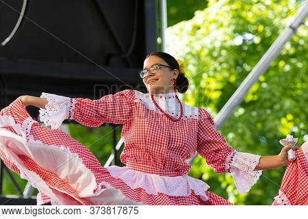 St. Louis, Missouri, Usa - August 24, 2019: Festival Of Nations, Tower Grove Park, Members Of The Fo