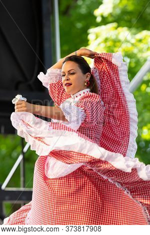 St. Louis, Missouri, Usa - August 24, 2019: Festival Of Nations, Tower Grove Park, Members Of The Fo