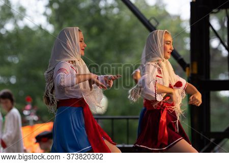 St. Louis, Missouri, Usa - August 25, 2019: Festival Of Nations, Tower Grove Park, Members Of The Da