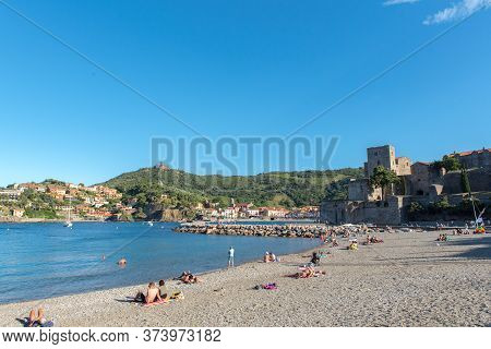 Coliure, France :  2019 Octobre 05 : Beautiful Autumn Day In The Tourist City Of Colliure In Occitan