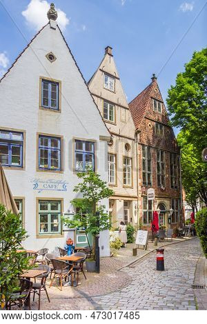 Bremen, Germany - May 18, 2022: Old Houses At The Cobblestoned Street Of Th Schnoor District Of Brem